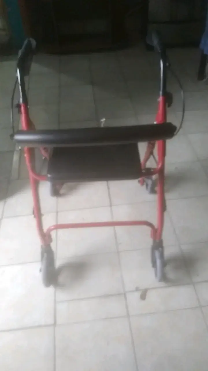Andador para adulto con asiento plegable - 1