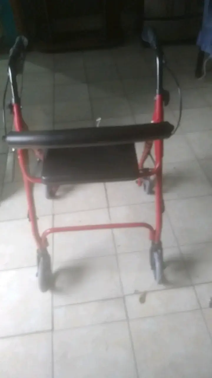 Andador para adulto con asiento plegable - 2