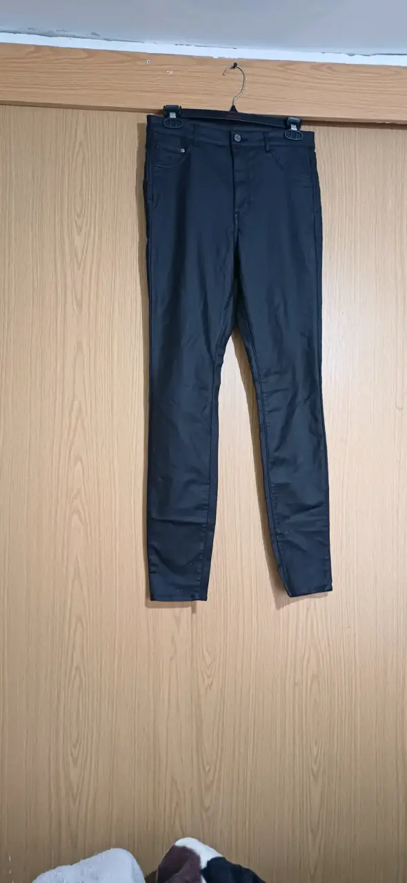 Pantalones ajustados negros H&M para mujer - 1