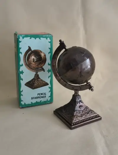 Sacapuntas de Globo Terráqueo Vintage - miniatura 1