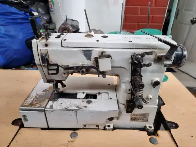Máquina de coser de taller - miniatura 1