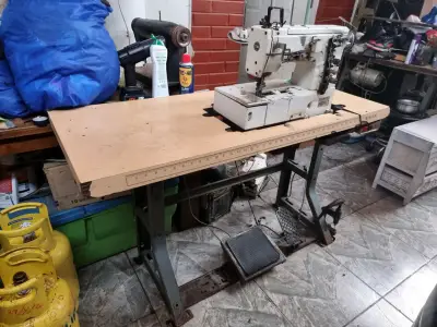 Máquina de coser de taller - miniatura 2
