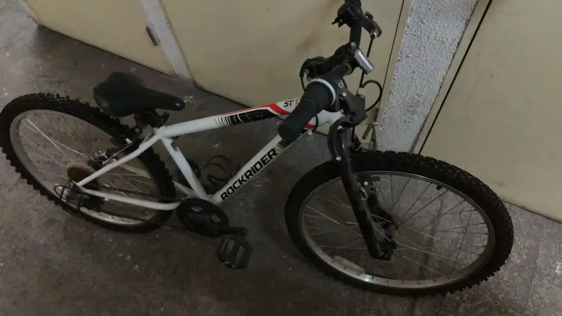 Bicicleta Rockrider ST100 montaña blanca