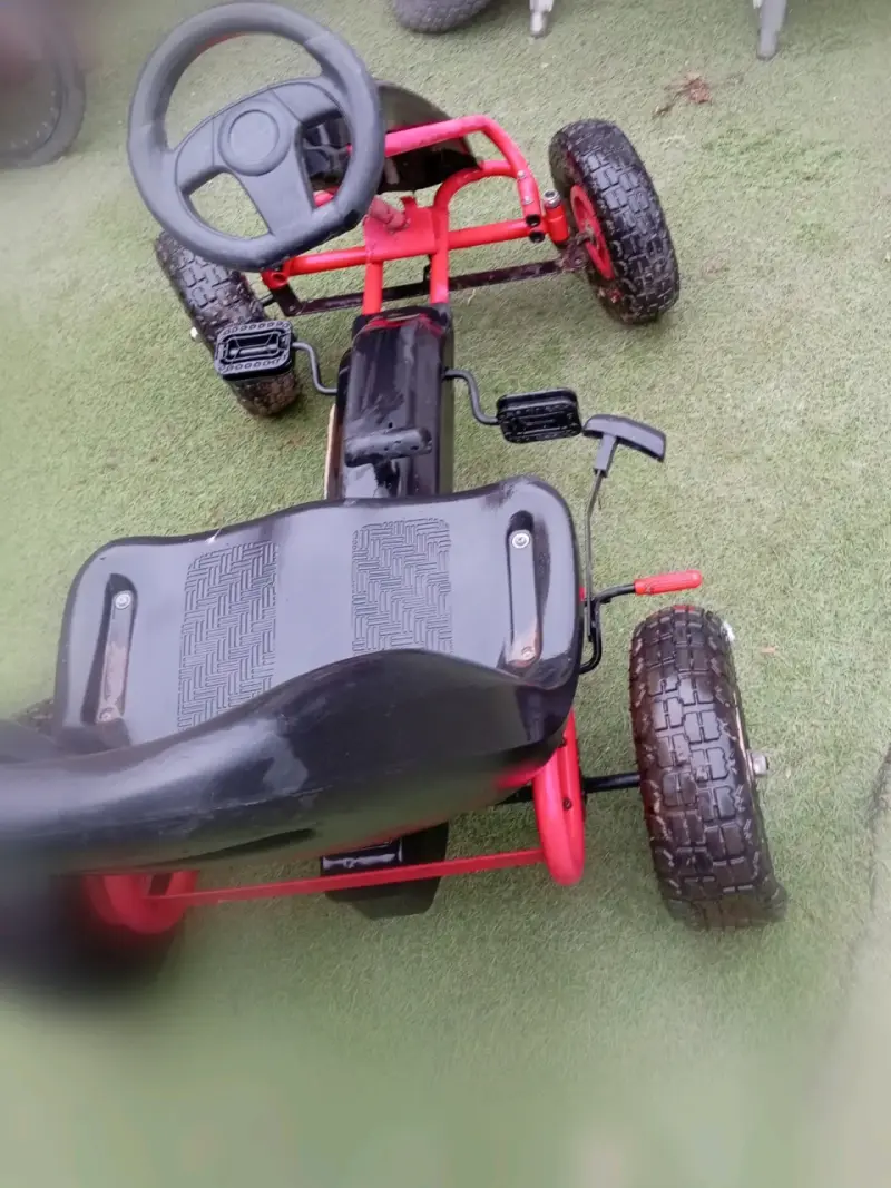Kart a pedales para niños color negro y rojo - 5