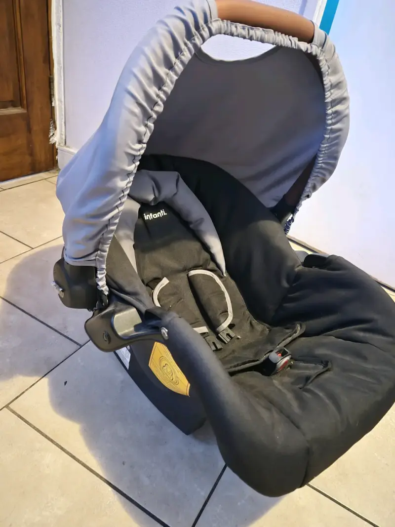 Silla de Auto para Bebé Infanti Negra - 2