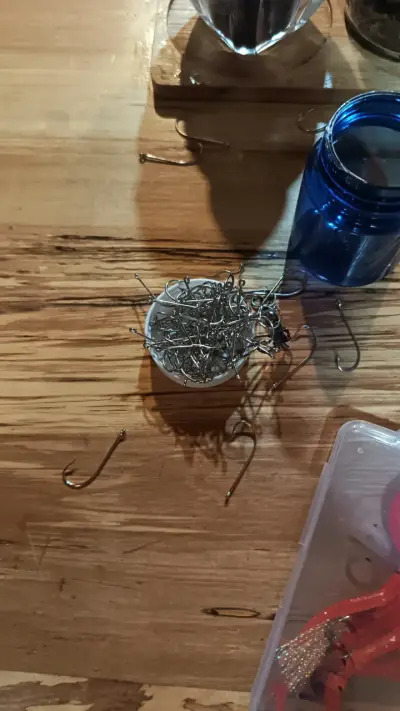 Kit de pesca con señuelos y anzuelos variados - miniatura 4