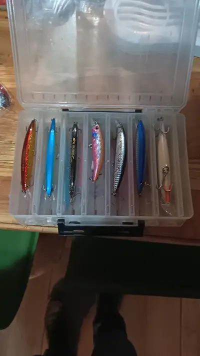 Kit de pesca con señuelos y anzuelos variados - miniatura 5