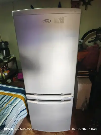 Refrigerador Whirlpool de 2 puertas en buen estad - miniatura 1