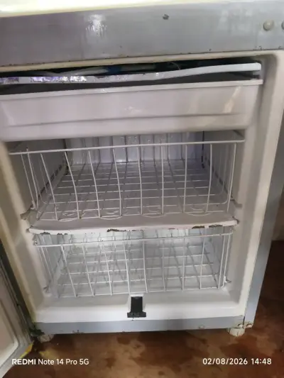 Refrigerador Whirlpool de 2 puertas en buen estad - miniatura 2