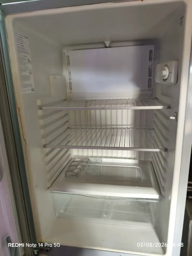 Refrigerador Whirlpool de 2 puertas en buen estad - 4