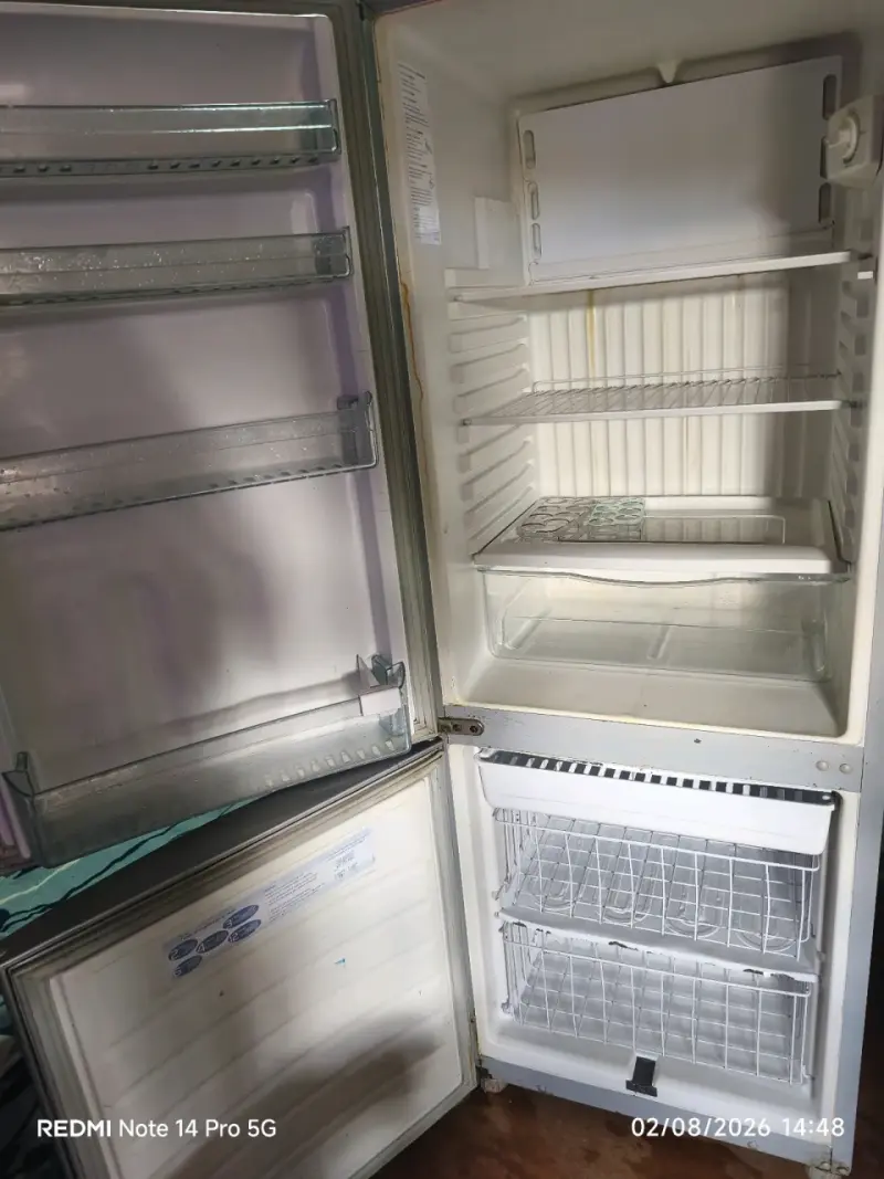 Refrigerador Whirlpool de 2 puertas en buen estad - 5