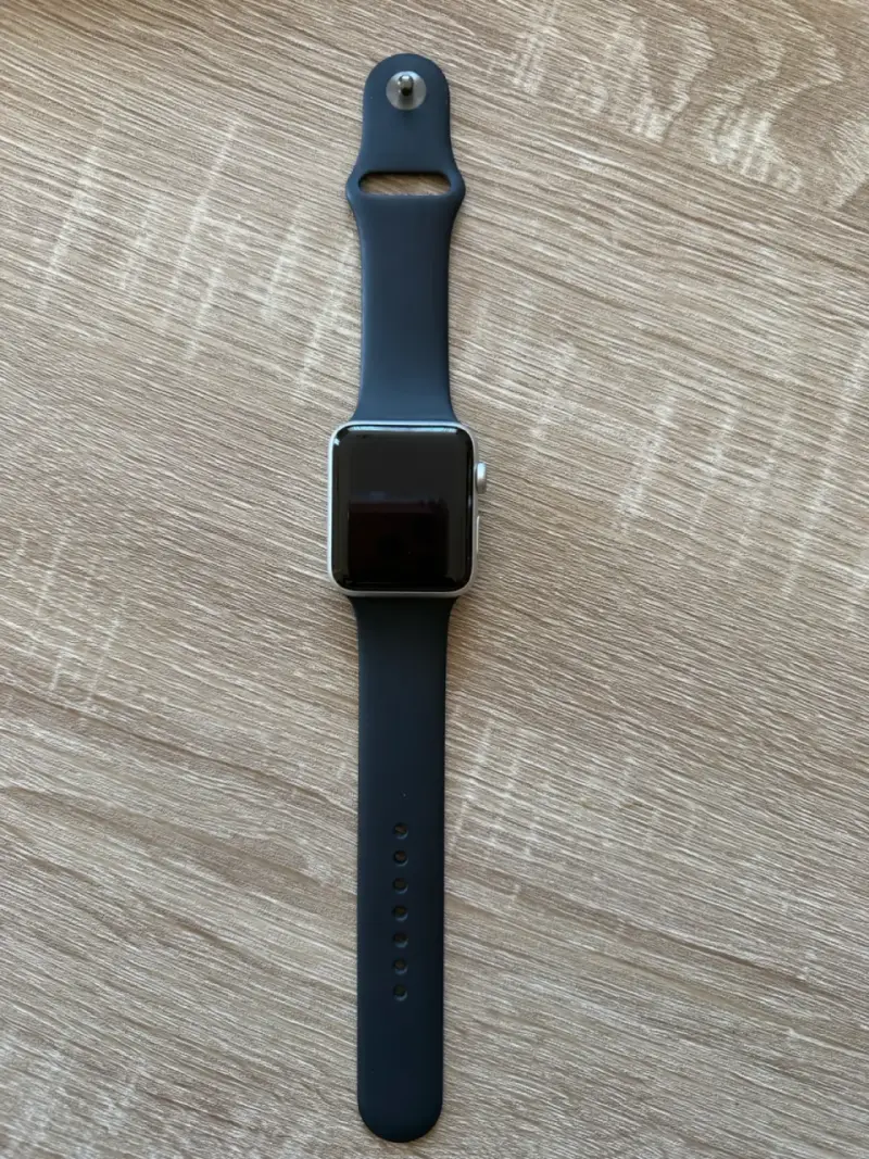Apple Watch Series 3 con correa negra - 4