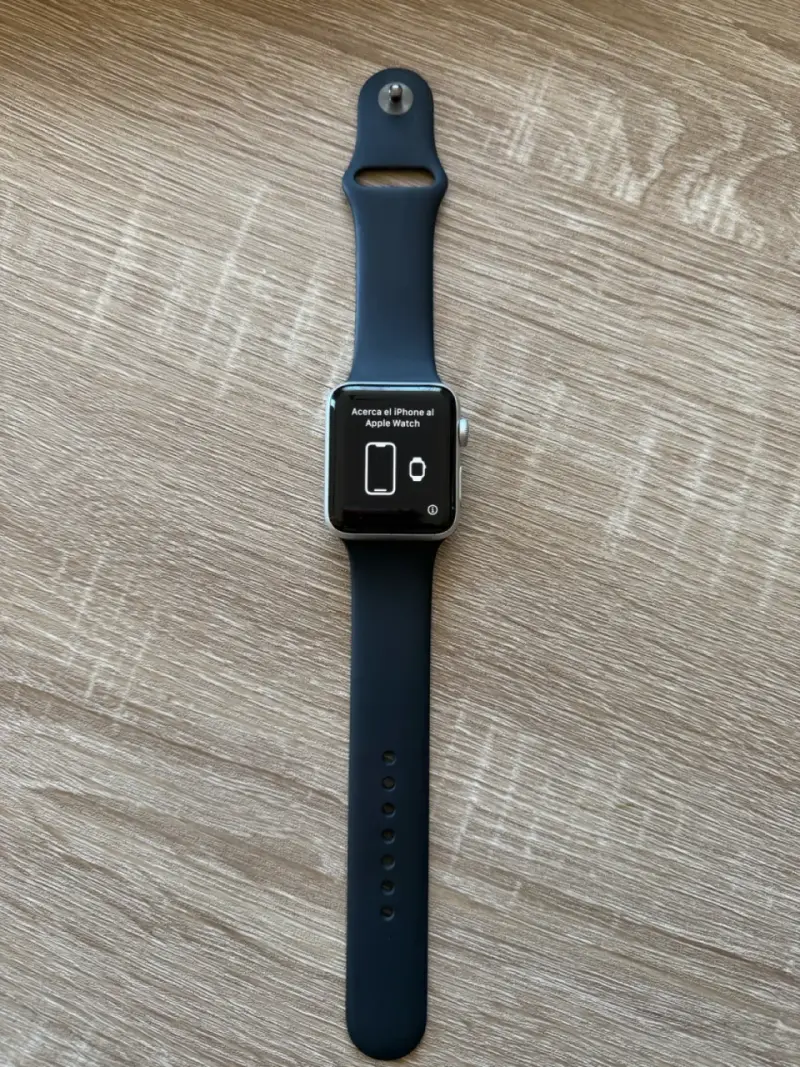 Apple Watch Series 3 con correa negra - 5
