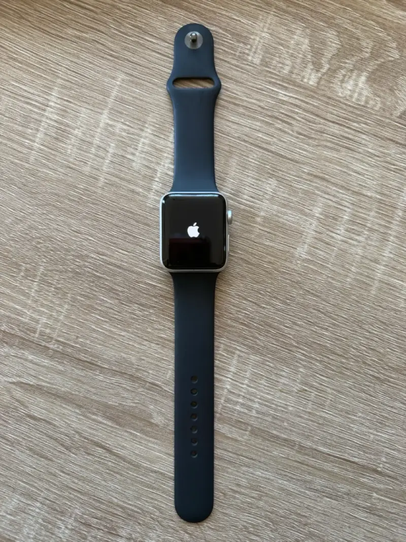 Apple Watch Series 3 con correa negra - 6
