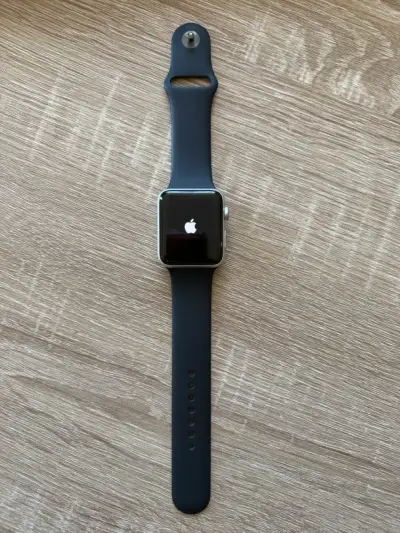 Apple Watch Series 3 con correa negra - miniatura 6