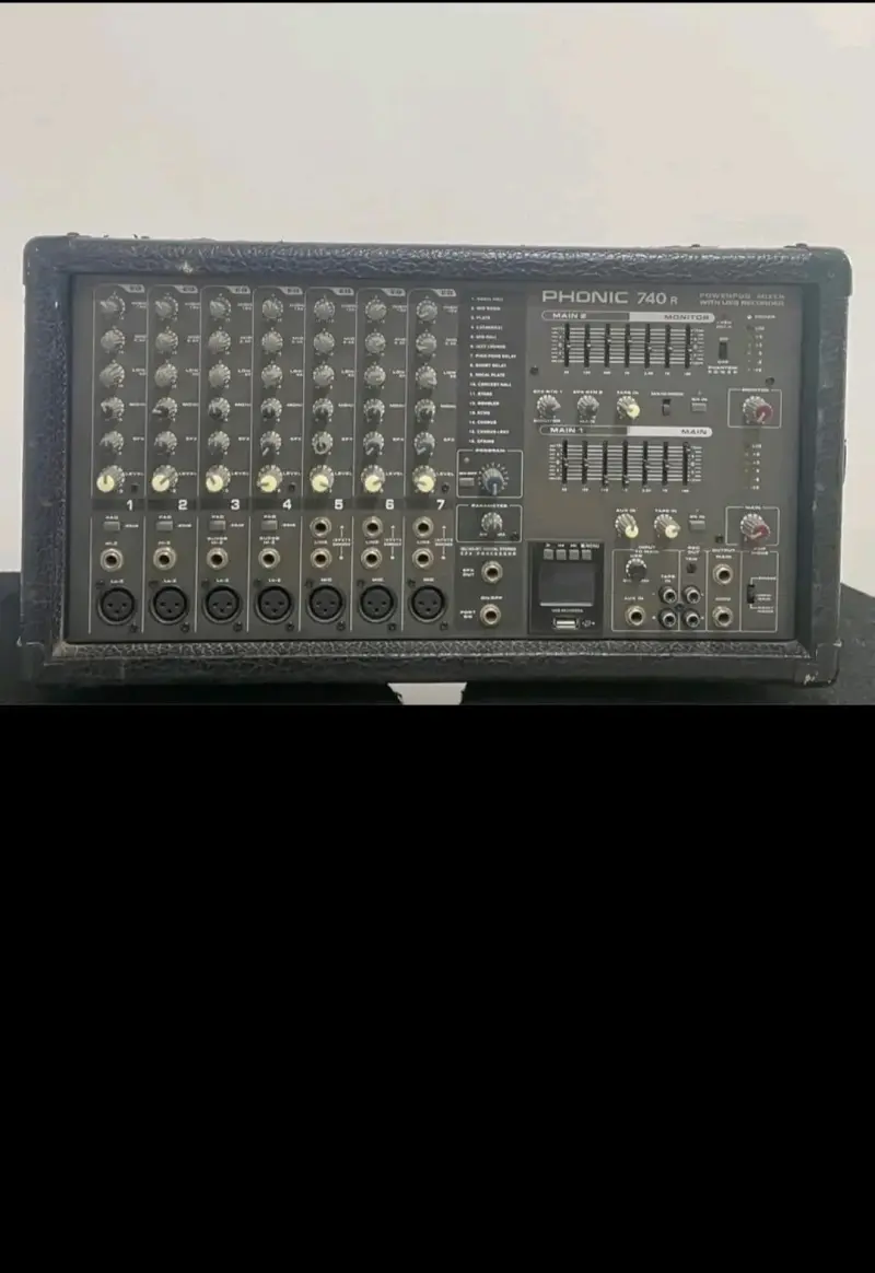 Sistema de sonido Phonic 740R con parlantes Wharfedale - 2