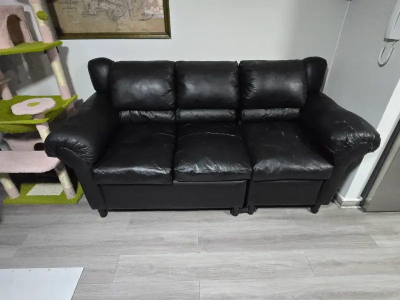 Sofá de cuero negro, modular, con desgaste - 1