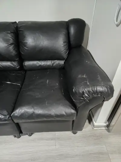 Sofá de cuero negro, modular, con desgaste - miniatura 4