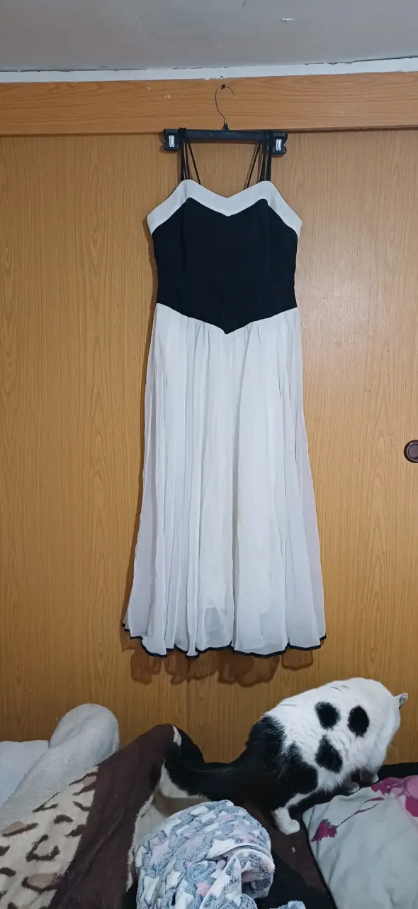 Vestido bicolor blanco y negro elegante - 1