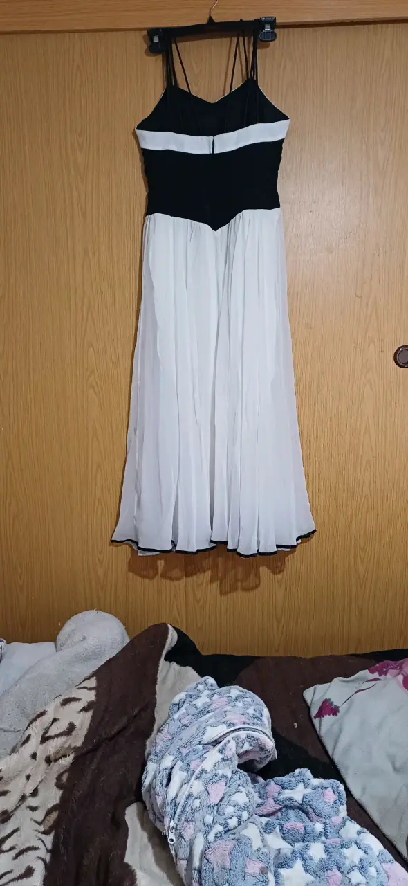 Vestido bicolor blanco y negro elegante - 2