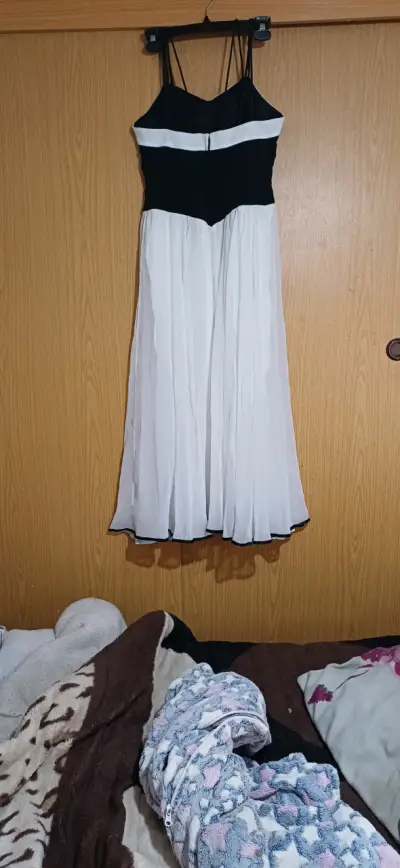 Vestido bicolor blanco y negro elegante - miniatura 2