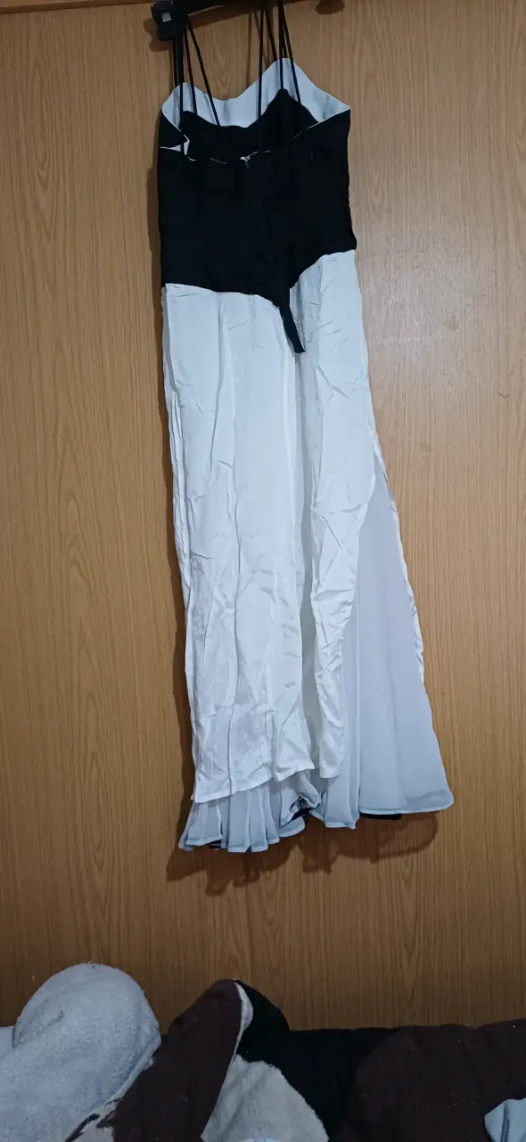 Vestido bicolor blanco y negro elegante - 4