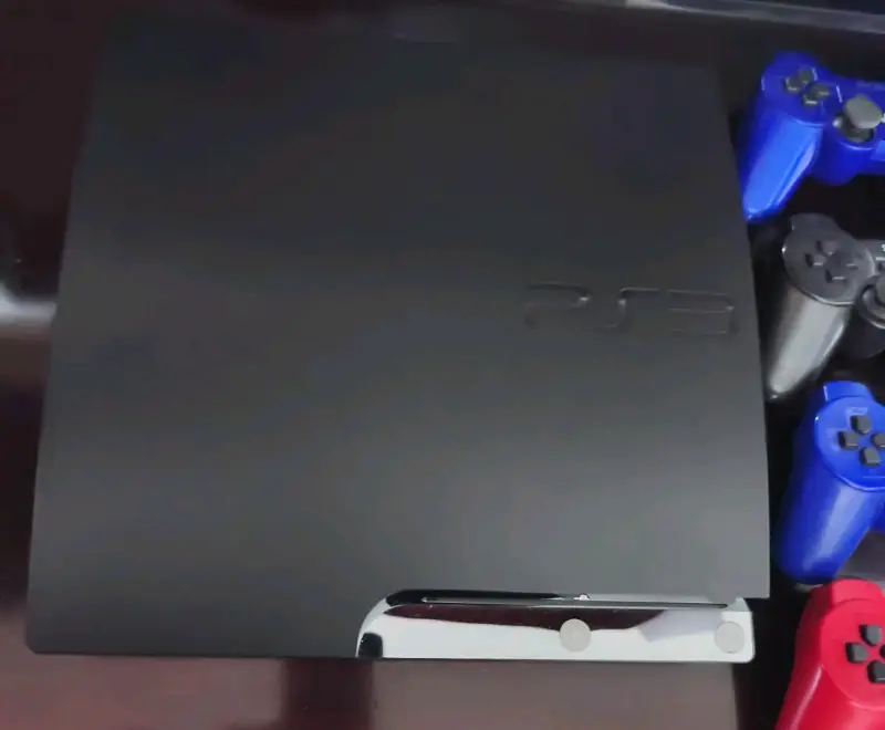 Consola PS3 Slim con 4 controles y cables - 4
