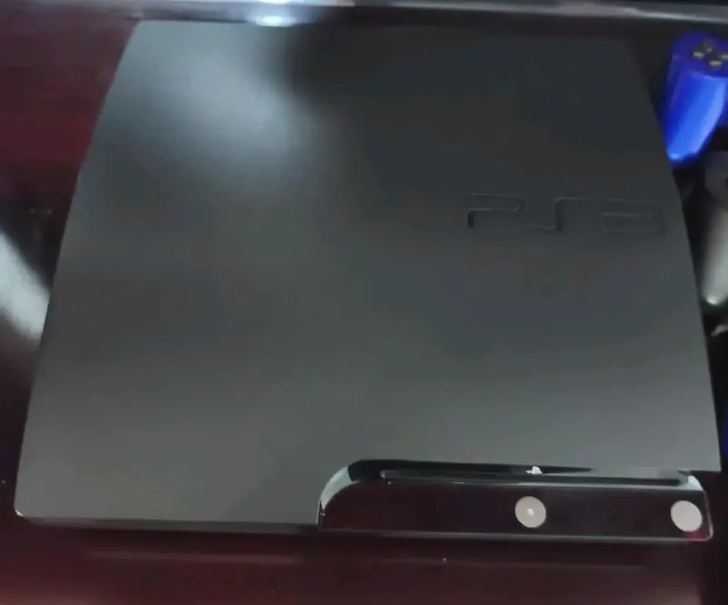 Consola PS3 Slim con 4 controles y cables - 5