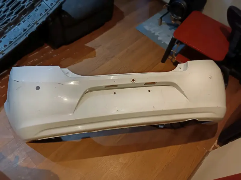 Parachoques trasero blanco para auto