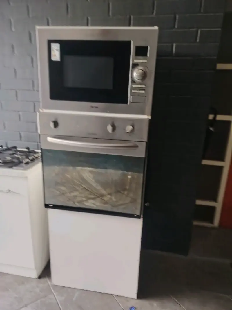 Horno empotrado eléctrico microondas y encimera - 2