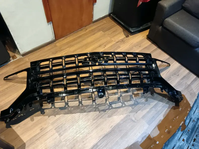 Parrilla delantera para auto negra