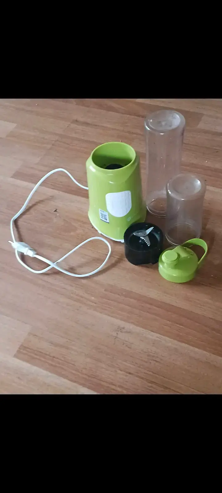 Licuadora personal verde con vasos portátiles - 1