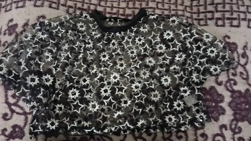 Blusa transparente con diseño de estrellas - 3