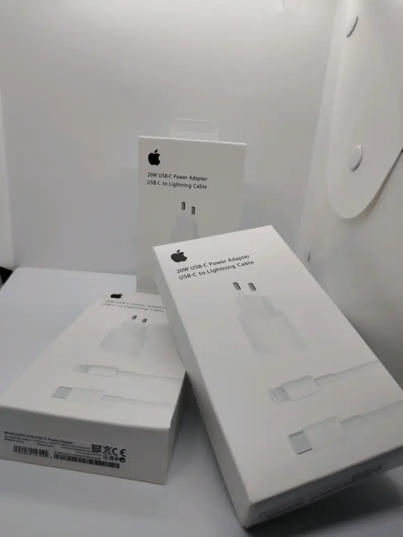 Cargador USB-C 20W Apple con cable Li