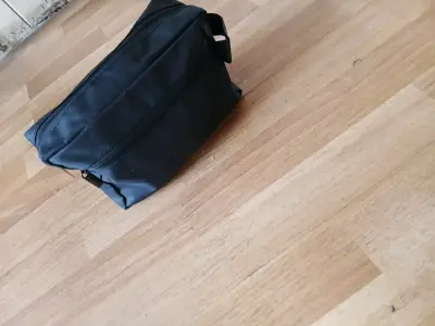 Neceser negro de viaje con cierre - miniatura 2