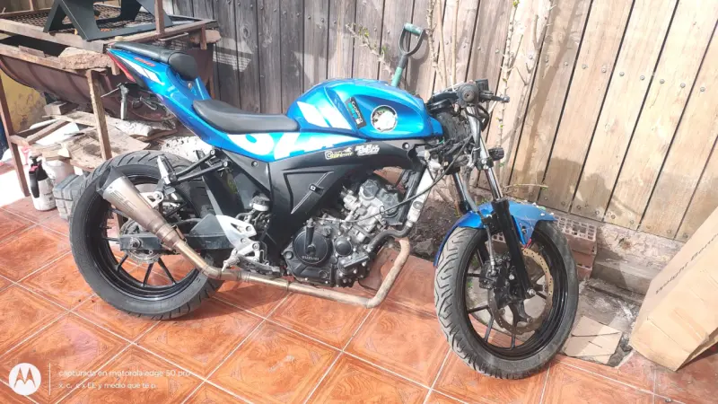 Moto Suzuki GSX-R 150cc azul en buen estado - 1