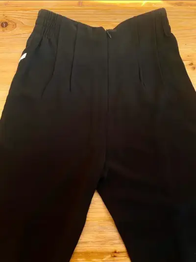 Pantalones deportivos negros con detalles blancos - miniatura 3