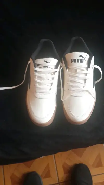 Zapatillas deportivas Puma blancas con suela de goma - miniatura 1