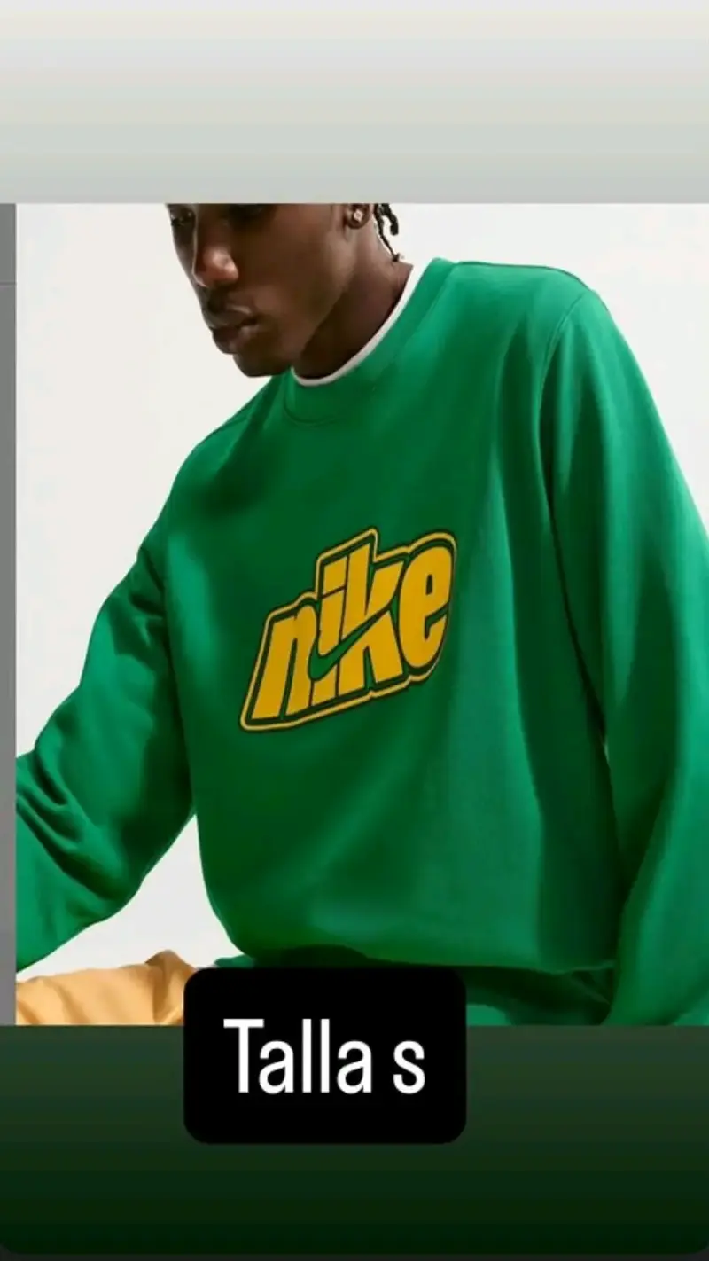 Polerón verde Nike con logo amarillo - 1