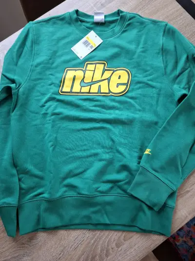 Polerón verde Nike con logo amarillo - miniatura 2