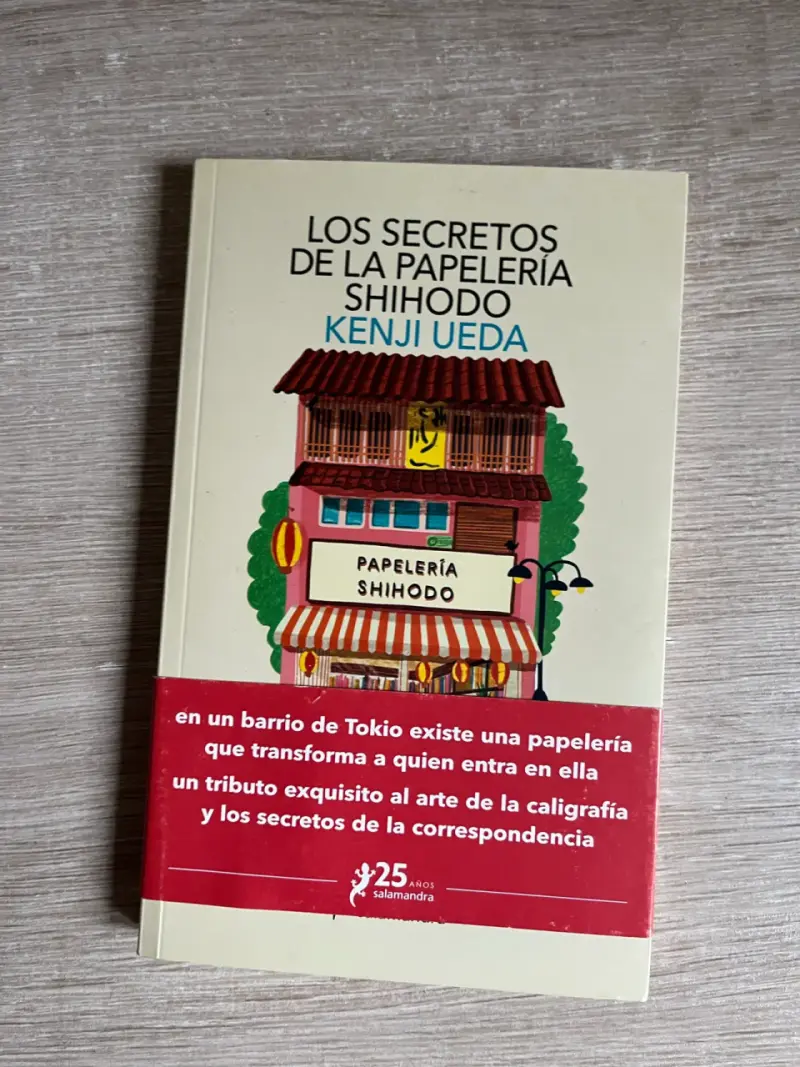 Libro 'Los Secretos de la Papelería Shihodo' de Kenji Ueda - 1