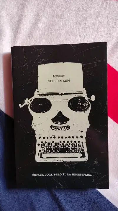 Libro Misery de Stephen King en buen estado - miniatura 1