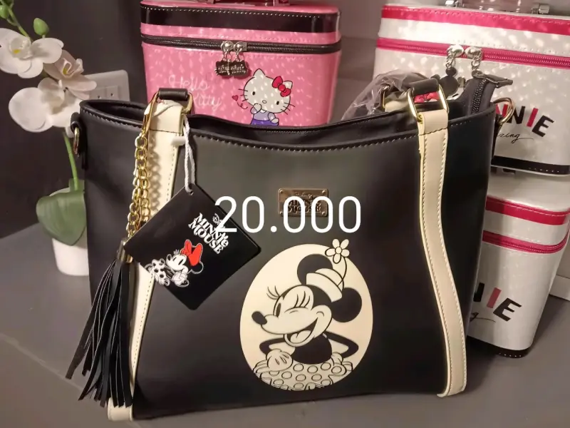 Bolso Minnie Mouse negro con detalles dorados - 1