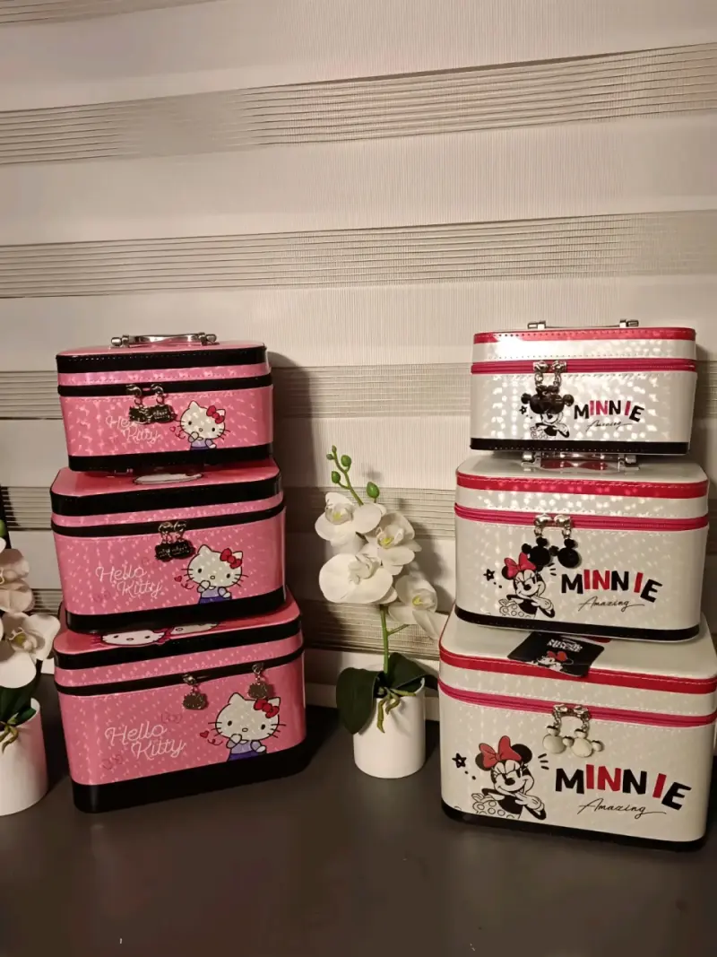 Bolso Minnie Mouse negro con detalles dorados - 4