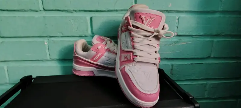 Zapatillas rosadas con blanco louis vuitton - 2