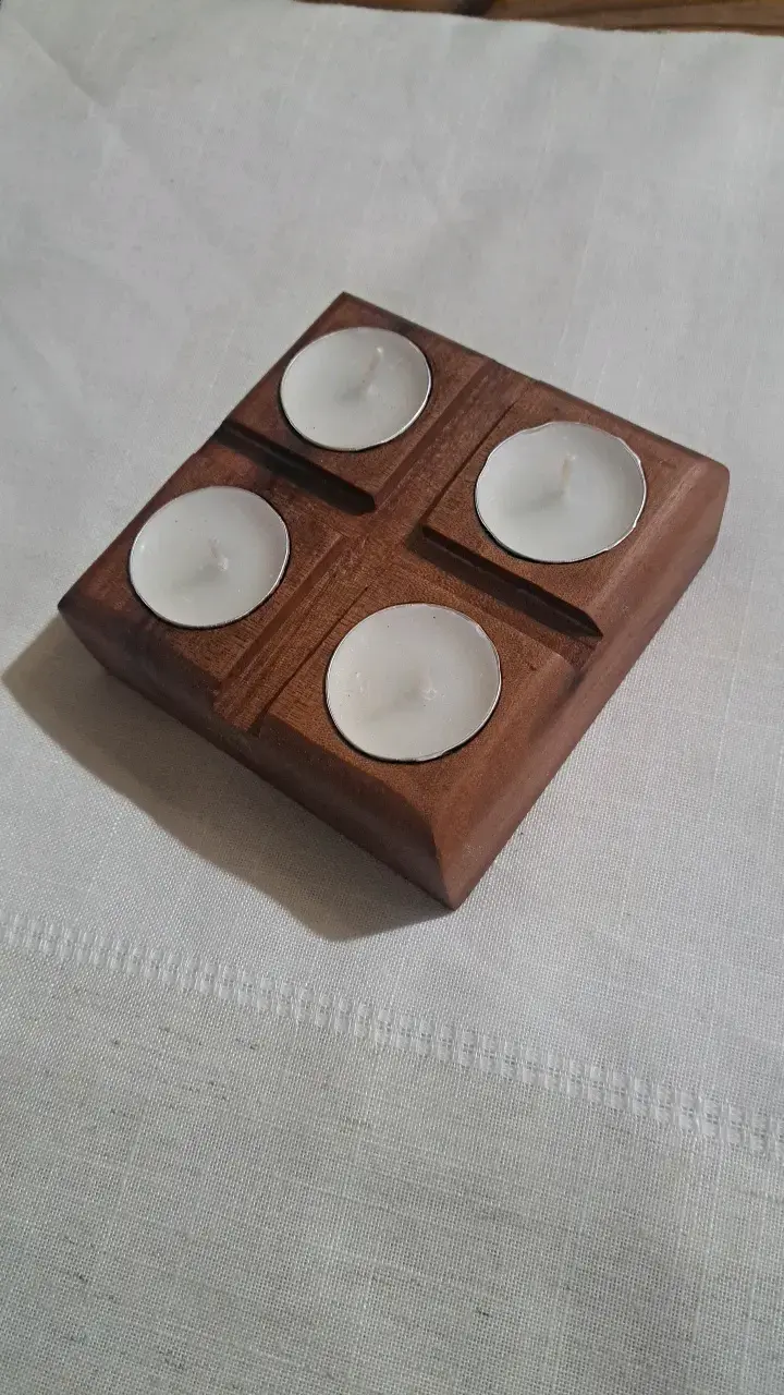 Portavelas de madera para 4 velas