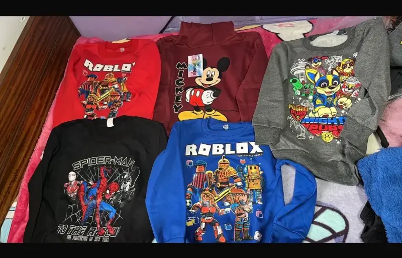 Poleras y polerones estampados de personajes animados - 2