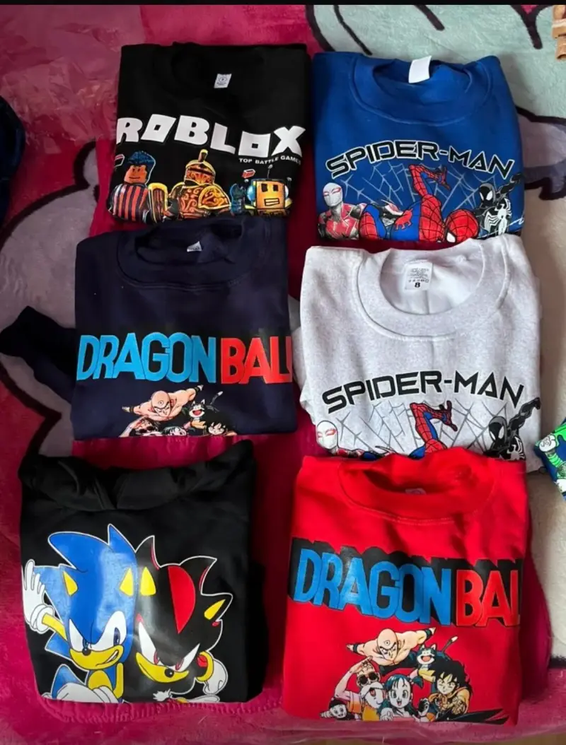 Poleras y polerones estampados de personajes animados - 4
