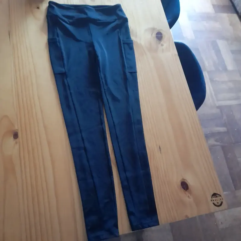 Leggings deportivos negros con bolsillos