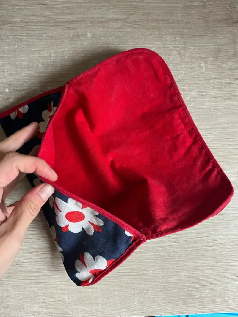 Estuche de tela con diseño floral - 3